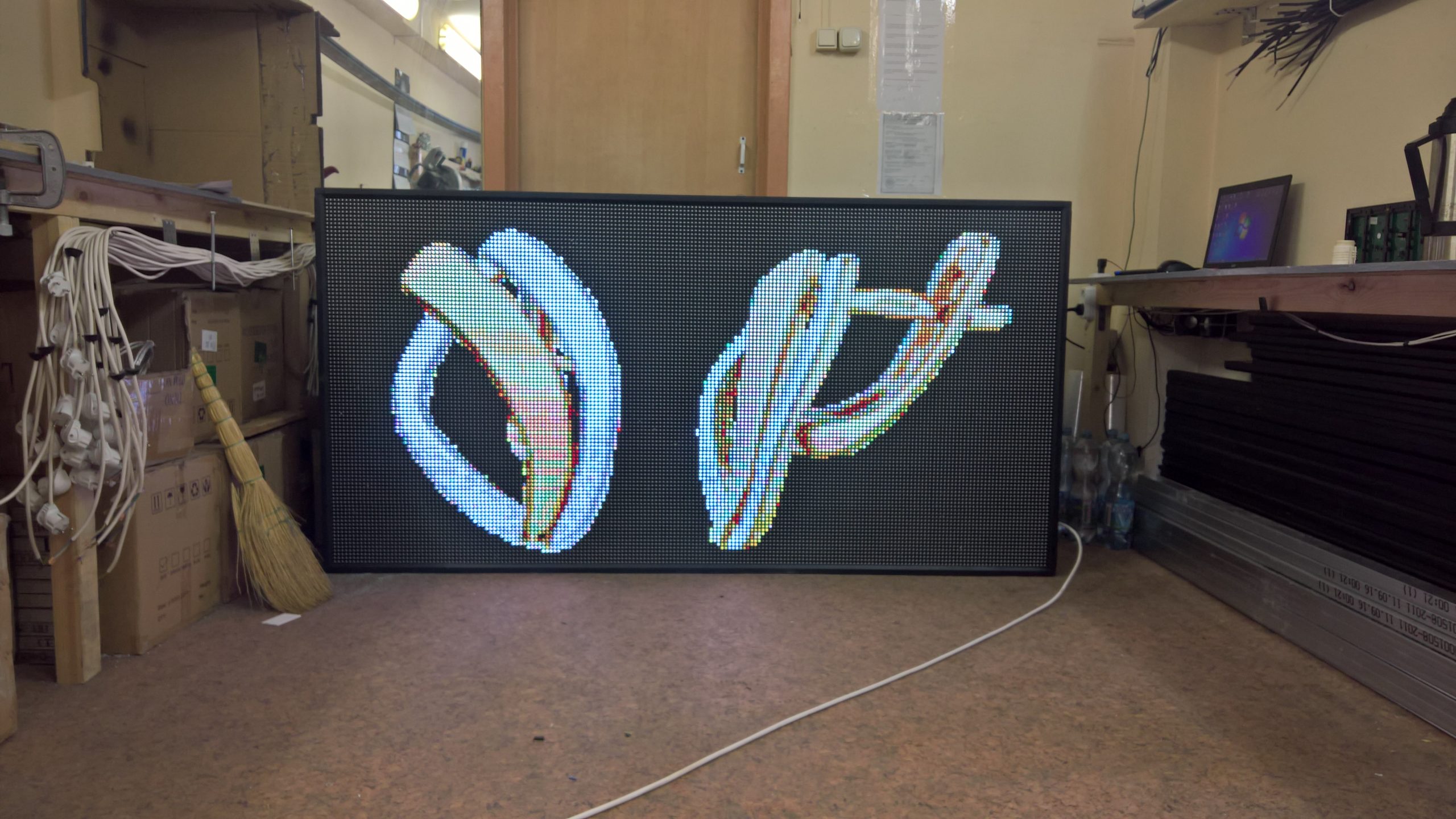 Уличный светодиодный экран 2000х1000мм. RGB (полноцветный) Разрешение P10